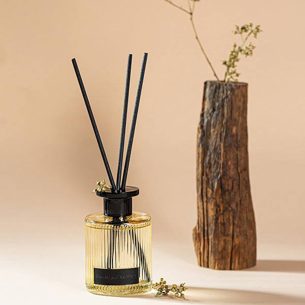 Wholesale Luxury Aromatherapy Reed Diffuser 150ml Strong Fragrance Reed Diffuser With Rattan Sticks