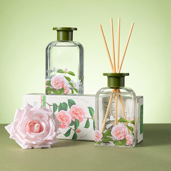 Natural Aroma Luxury Fragrance Reed Diffuser With Dried Flower Sticks and Essential Oil Glass Bottle for Car Decorative Use